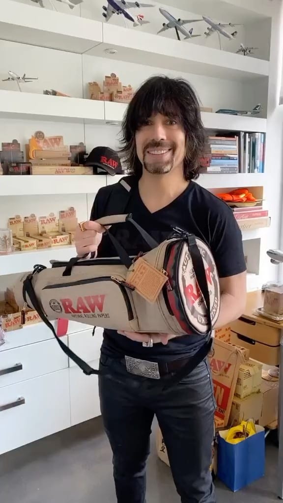 Post 6 by Hi Vaporizer on Instagram (video)