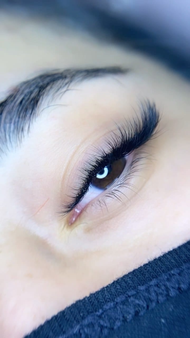Post 10 by LASH EXTENSIONS IN DOWNTOWN TORONTO 🇨🇦 on Instagram (video)
