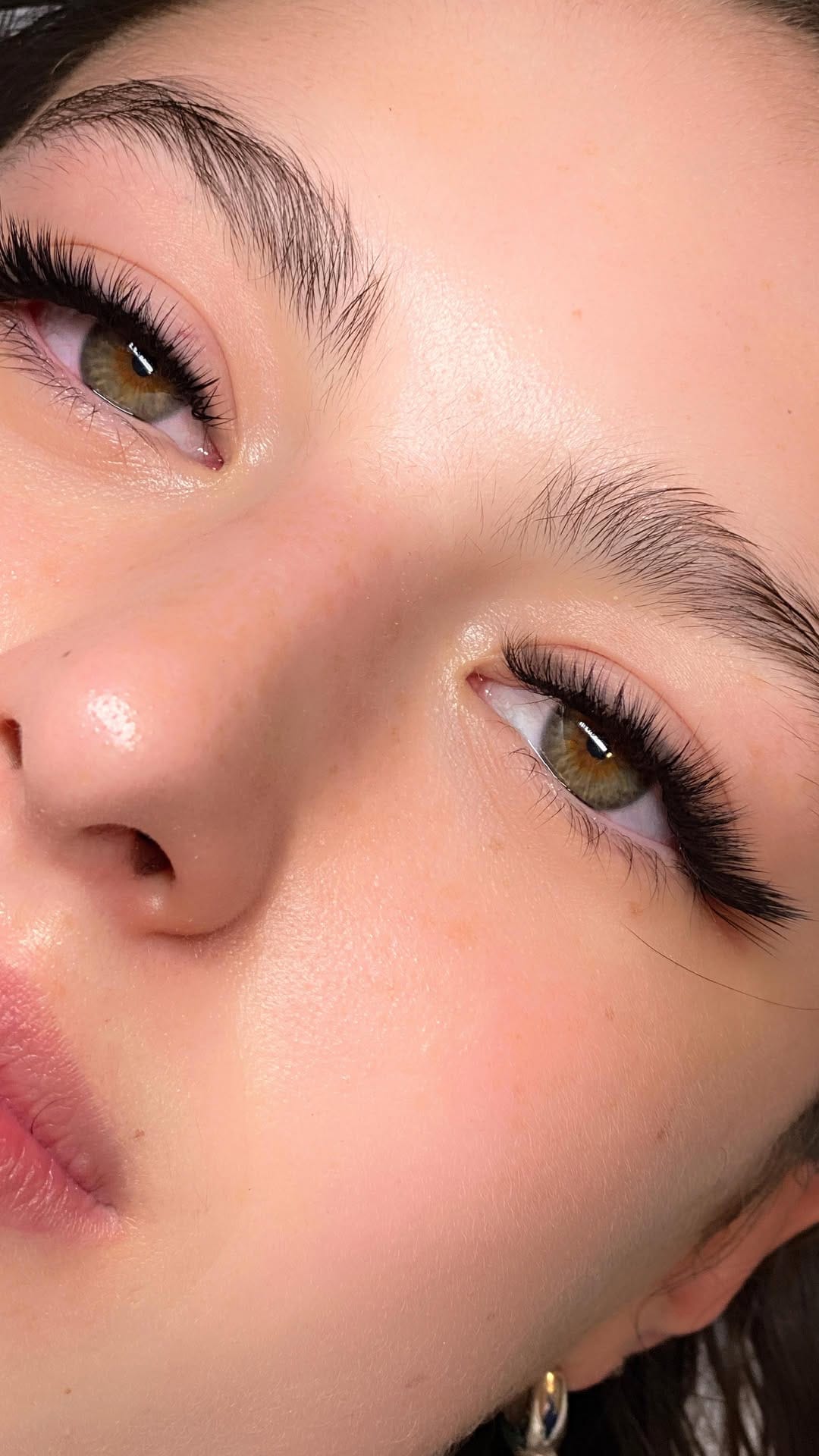 Post 8 by LASH EXTENSIONS IN DOWNTOWN TORONTO 🇨🇦 on Instagram (video)