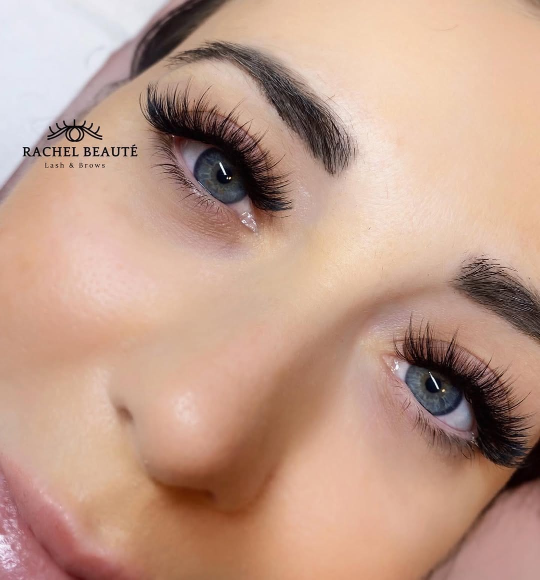 Post 9 by LASH EXTENSIONS IN DOWNTOWN TORONTO 🇨🇦 on Instagram (image)