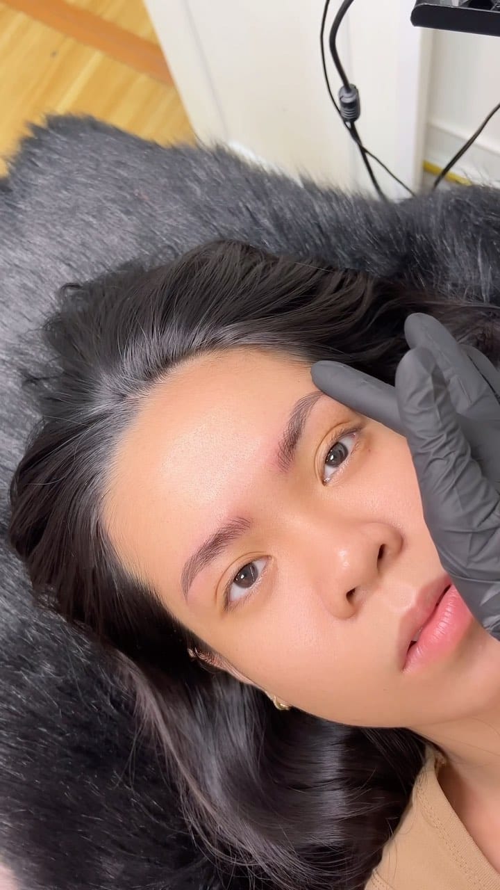 Post 1 by LASH EXTENSIONS IN DOWNTOWN TORONTO 🇨🇦 on Instagram (video)