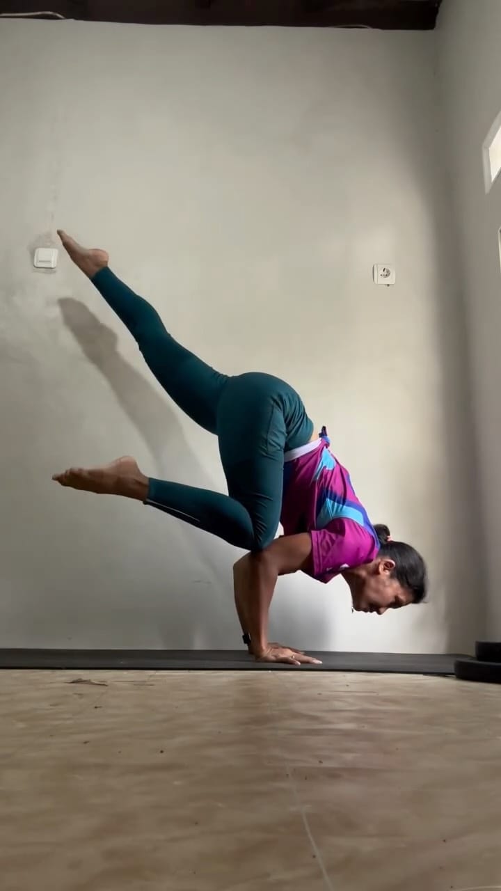 Post 5 by Latree (Elmayoga) on Instagram (video)