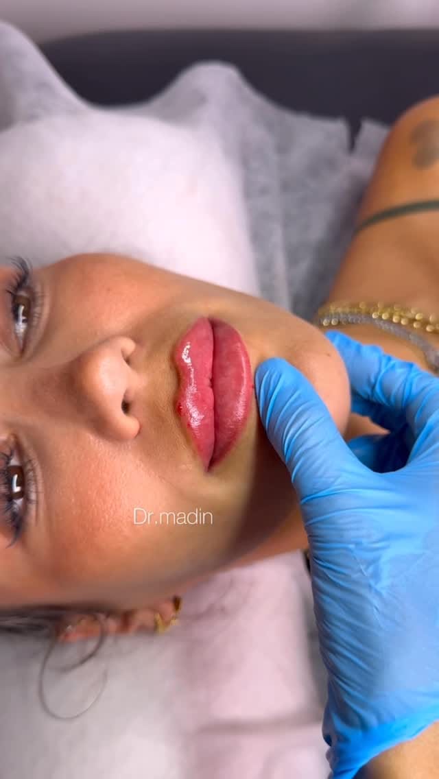 Post 2 by COSMETOLOGY VlENNA on Instagram (video)