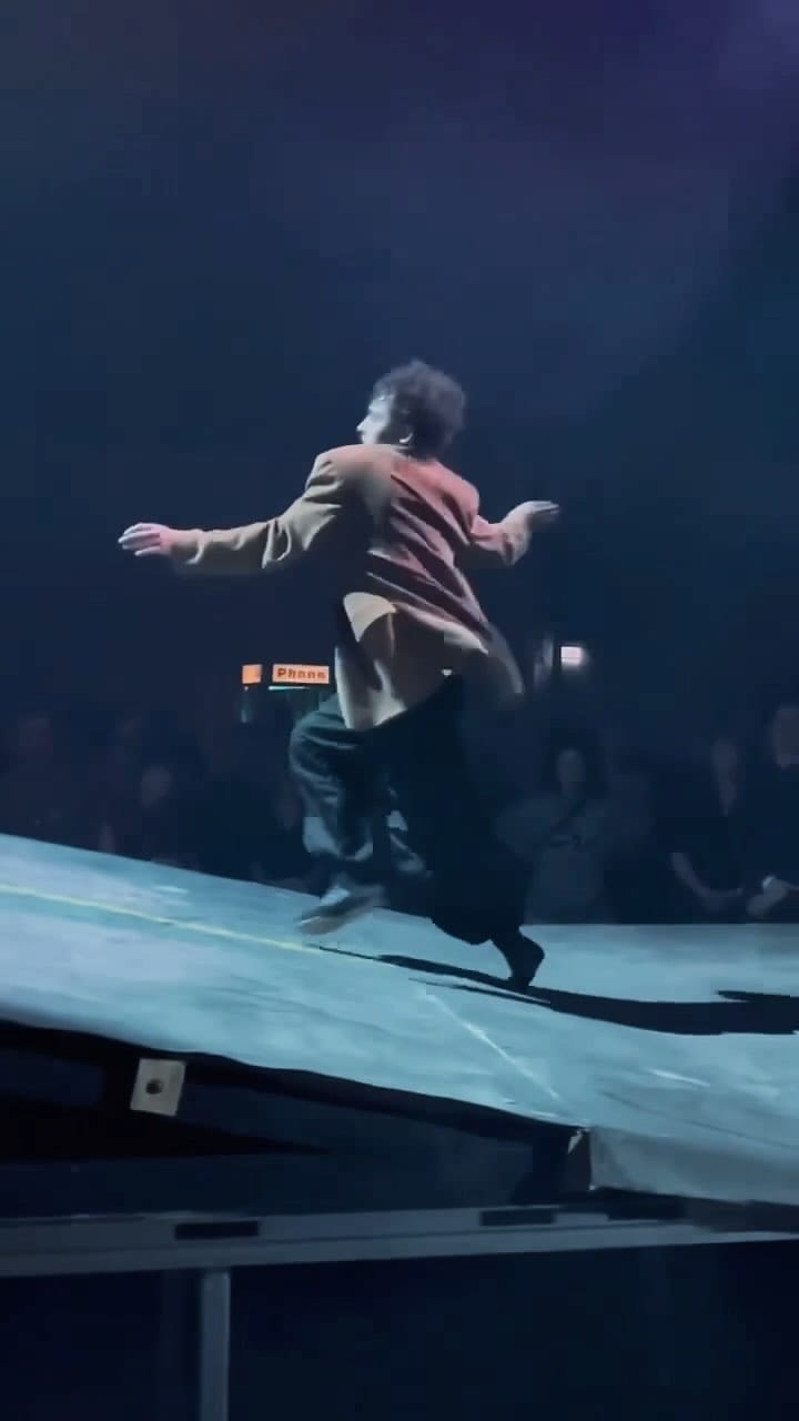 Post 4 by Jeremi Levesque on Instagram (video)