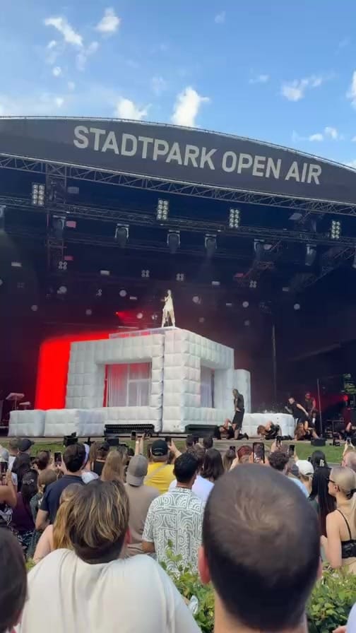 Post 4 by E F E C A N  K Ö K S A L on Instagram (video)