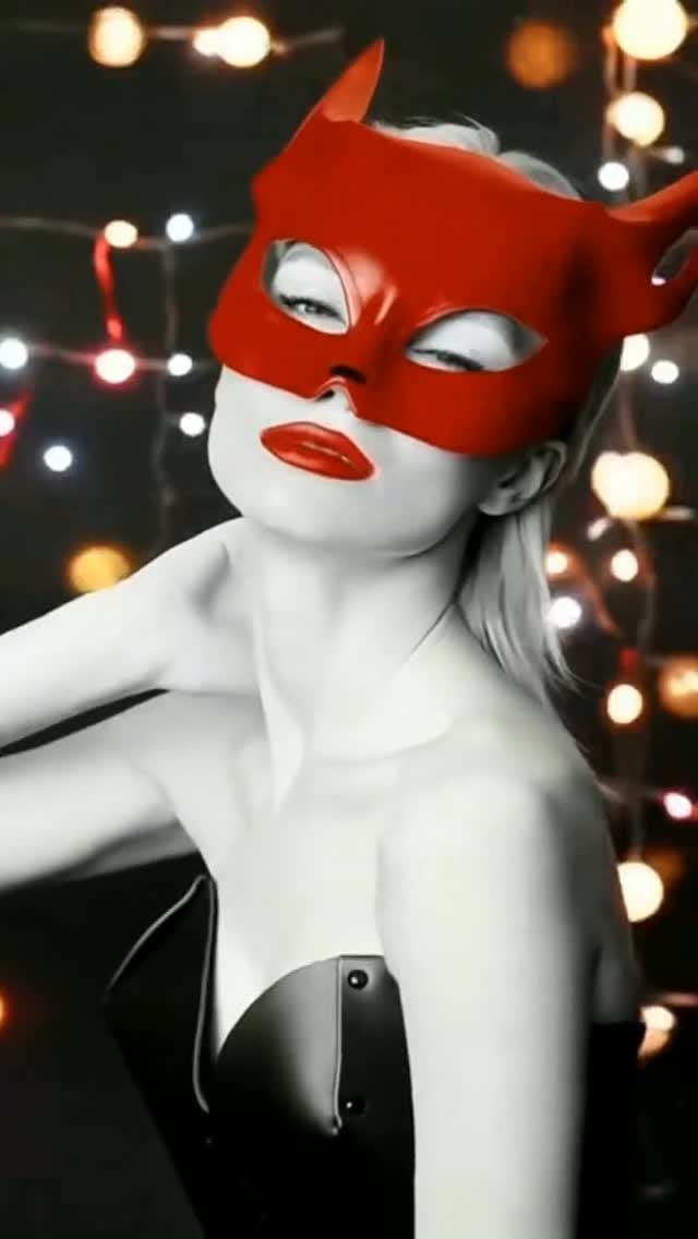 Post 8 by E.L.F ZHOU London on Instagram (video)