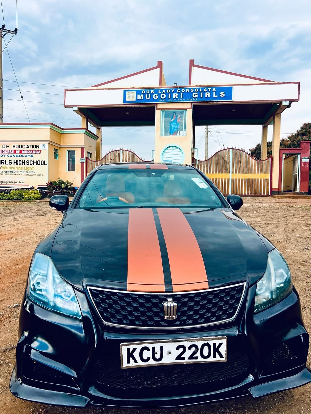 Post 2 by BEST 𝗗𝗘𝗦𝗜𝗚𝗡𝗘𝗥 /TAILOR NBO🇰🇪🇹🇿🇺🇬🇸🇴 on Instagram (carousel)