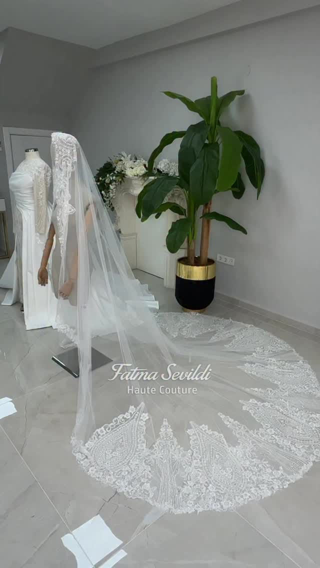 Post 4 by FATMA SEVILDI COUTURE on Instagram (video)