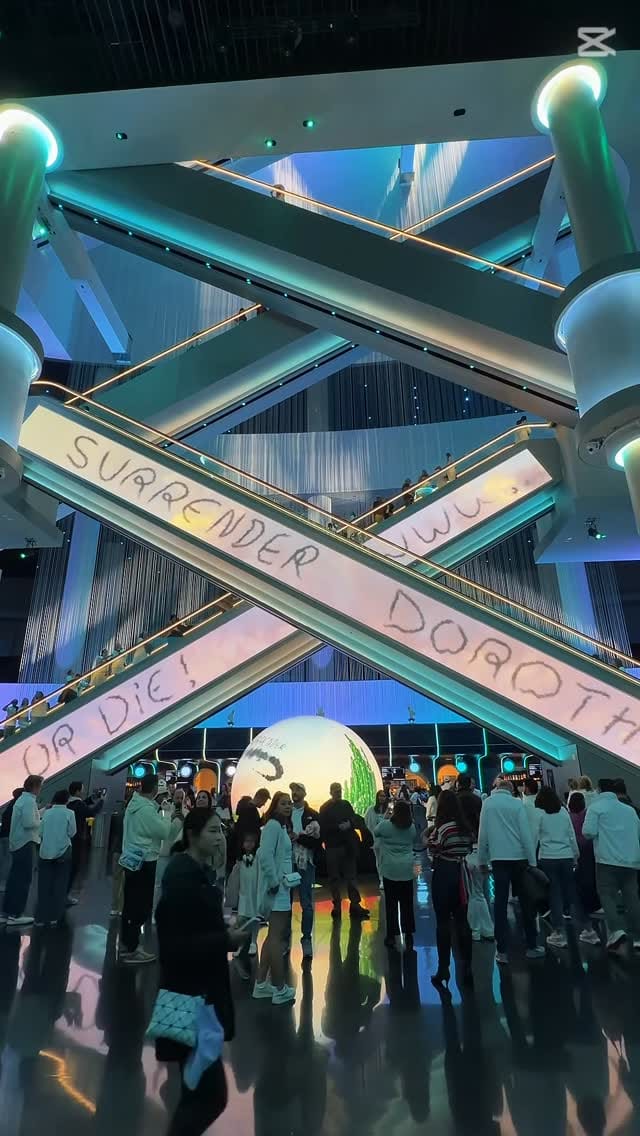 Post 10 by Chawarot Chankiatthitikul on Instagram (video)