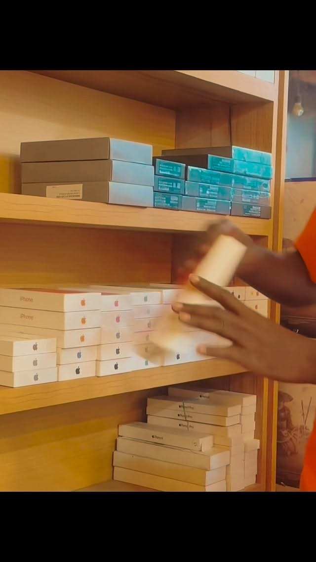 Post 3 by EMPEROR iSHOP 👑 on Instagram (video)
