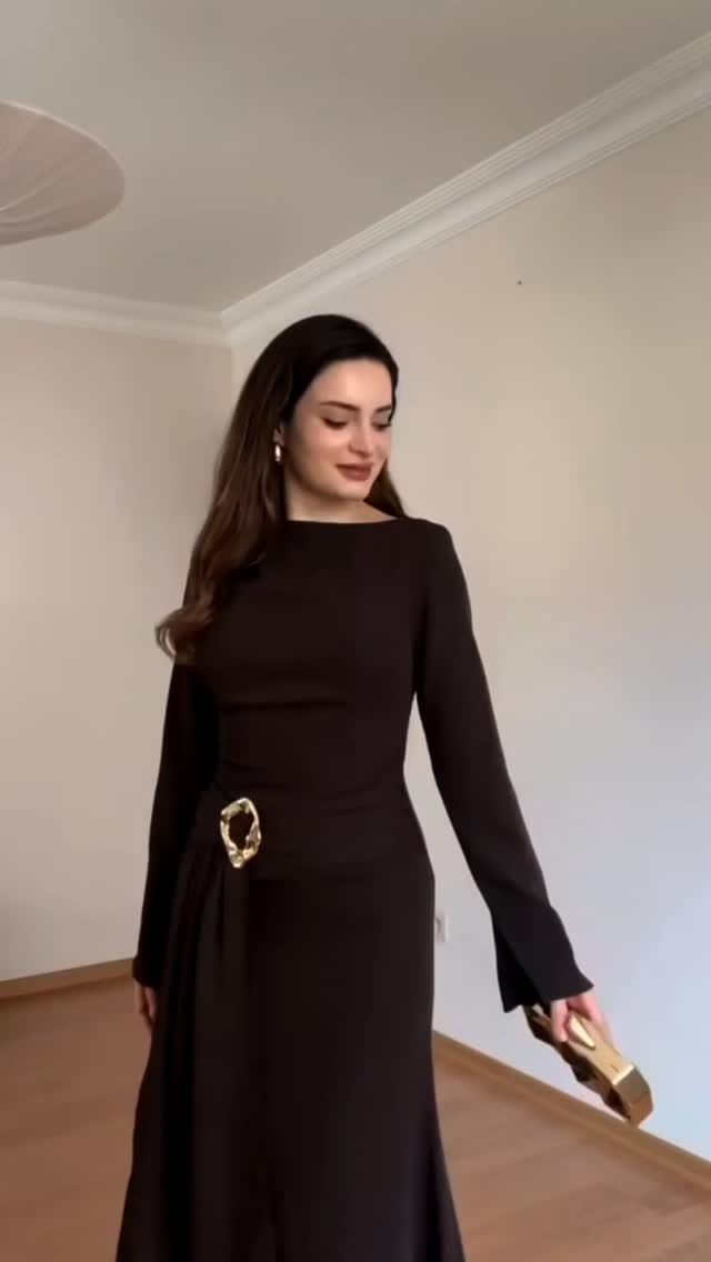 Post 4 by Ahya Mode on Instagram (video)