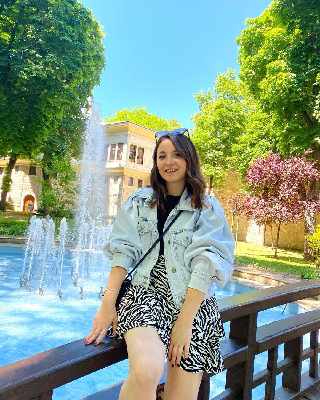 Post 4 by Elvania on Instagram (carousel)