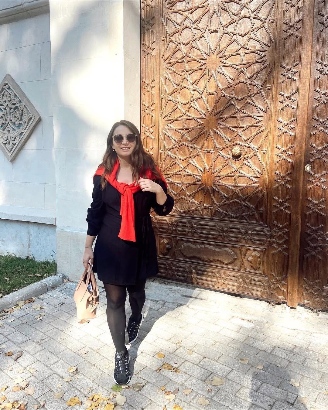 Post 2 by Elvania on Instagram (image)