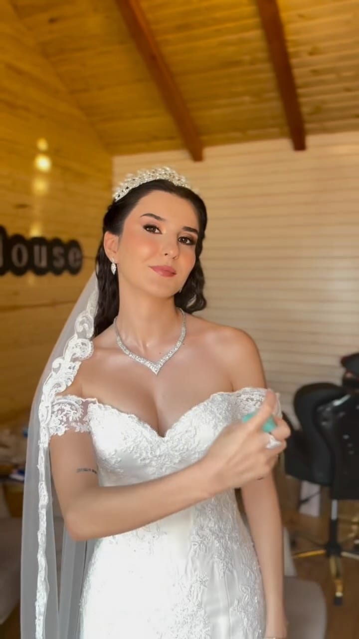 Post 4 by İlkin Özsan 🎀MakeUp Artistツ on Instagram (video)