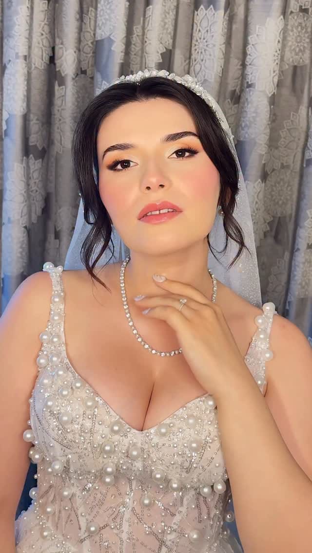 Post 1 by İlkin Özsan 🎀MakeUp Artistツ on Instagram (video)