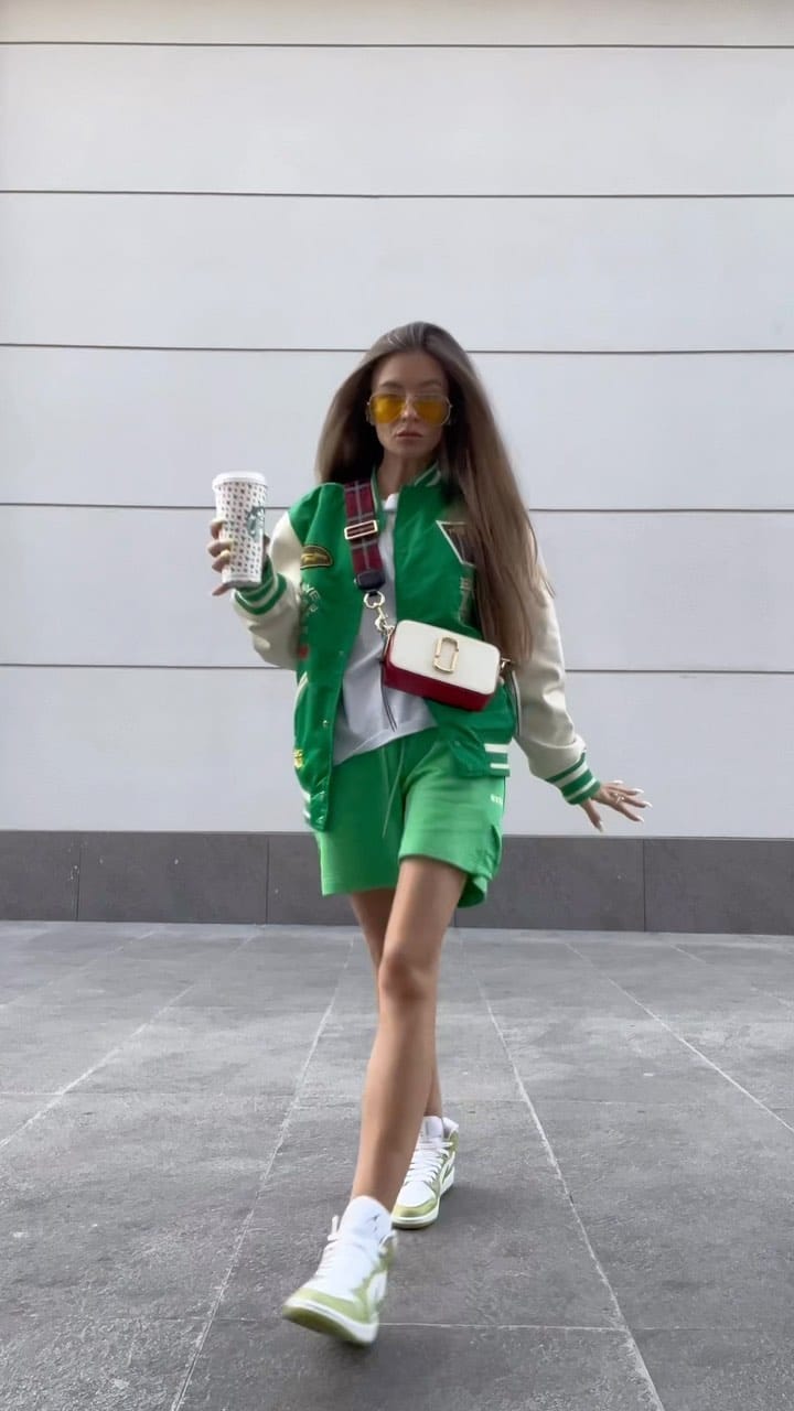 Post 8 by Jenia Ti on Instagram (video)