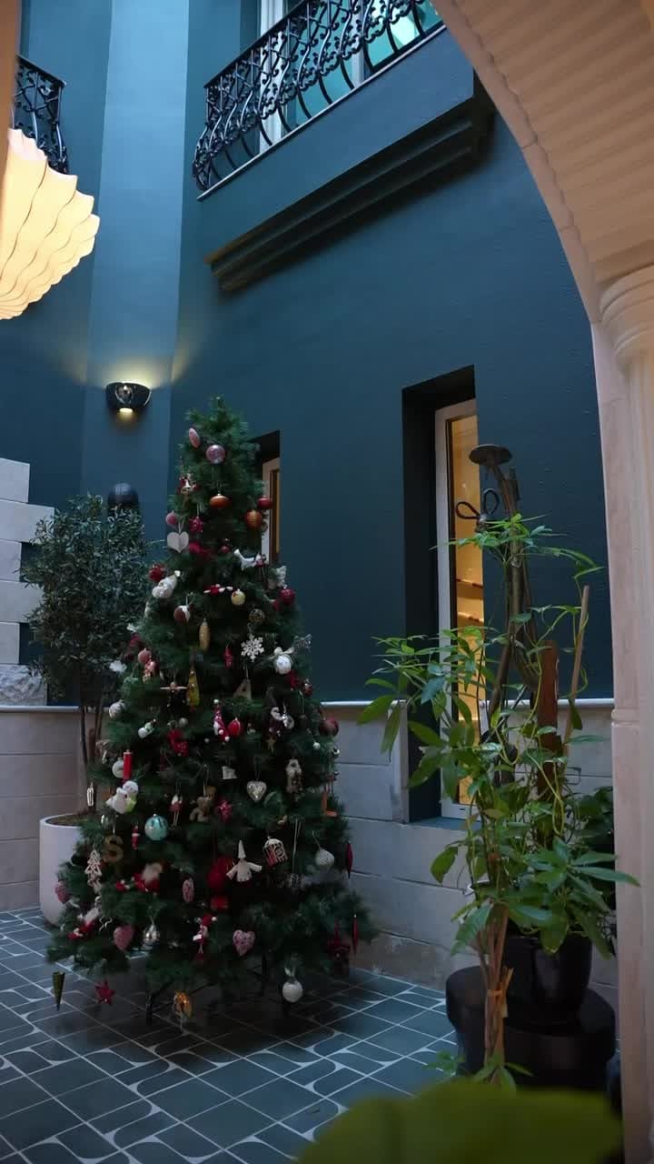 Post 8 by Benjamin Moore UAE on Instagram (video)