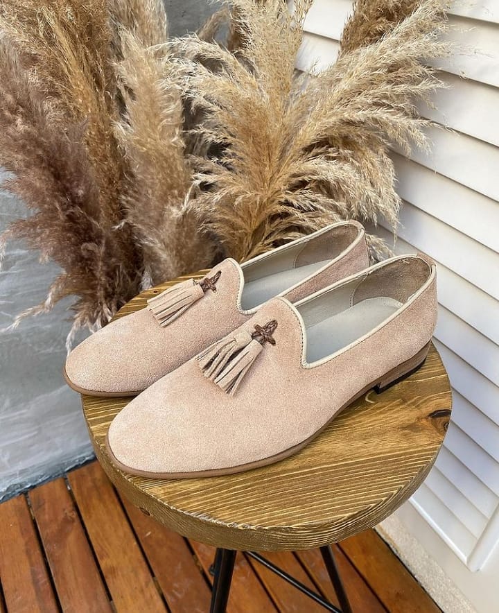 Post 5 by UND SHOES WHOLESALE on Instagram (image)