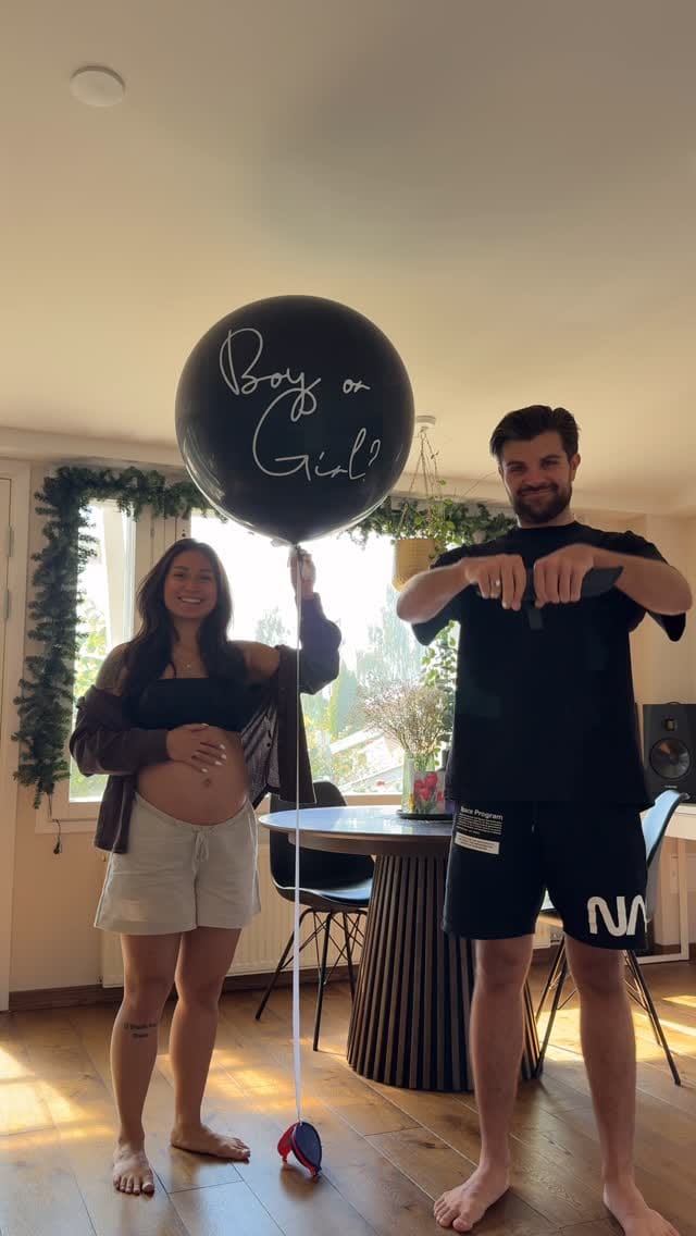 Post 6 by Jennie on Instagram (video)