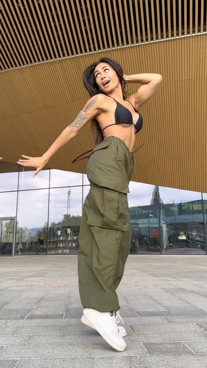 Post 9 by Jennie on Instagram (video)