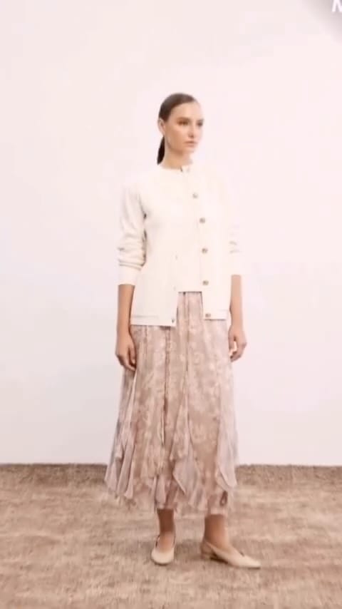 Post 8 by Bedesten Giyim on Instagram (video)