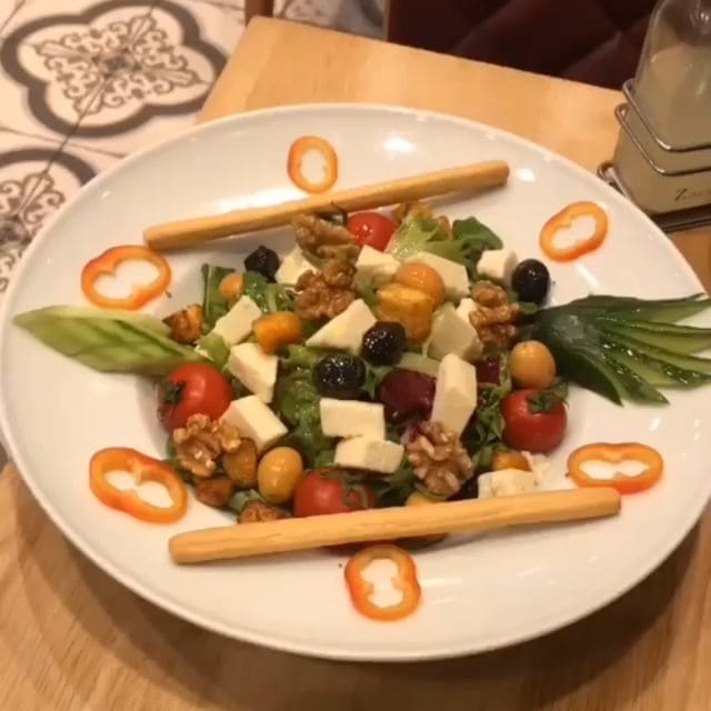 Post 10 by Ahsen | İstiklal on Instagram (video)