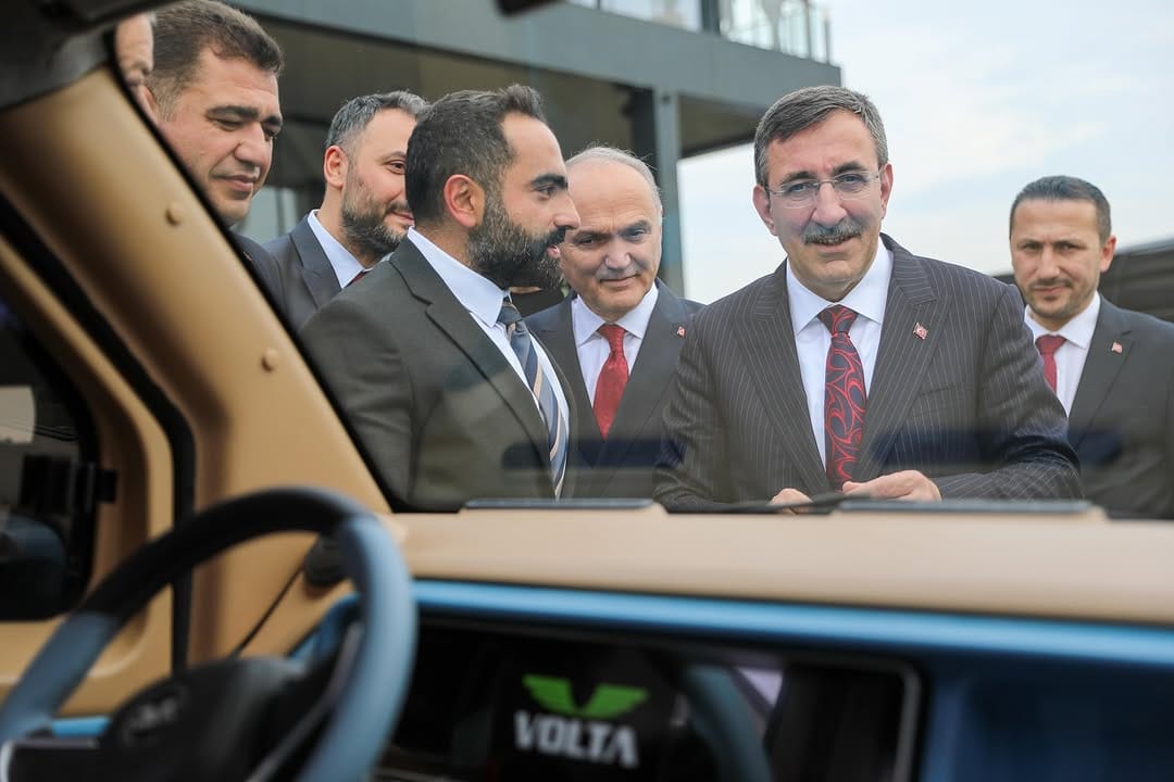 Post 10 by Volta Motor on Instagram (carousel)