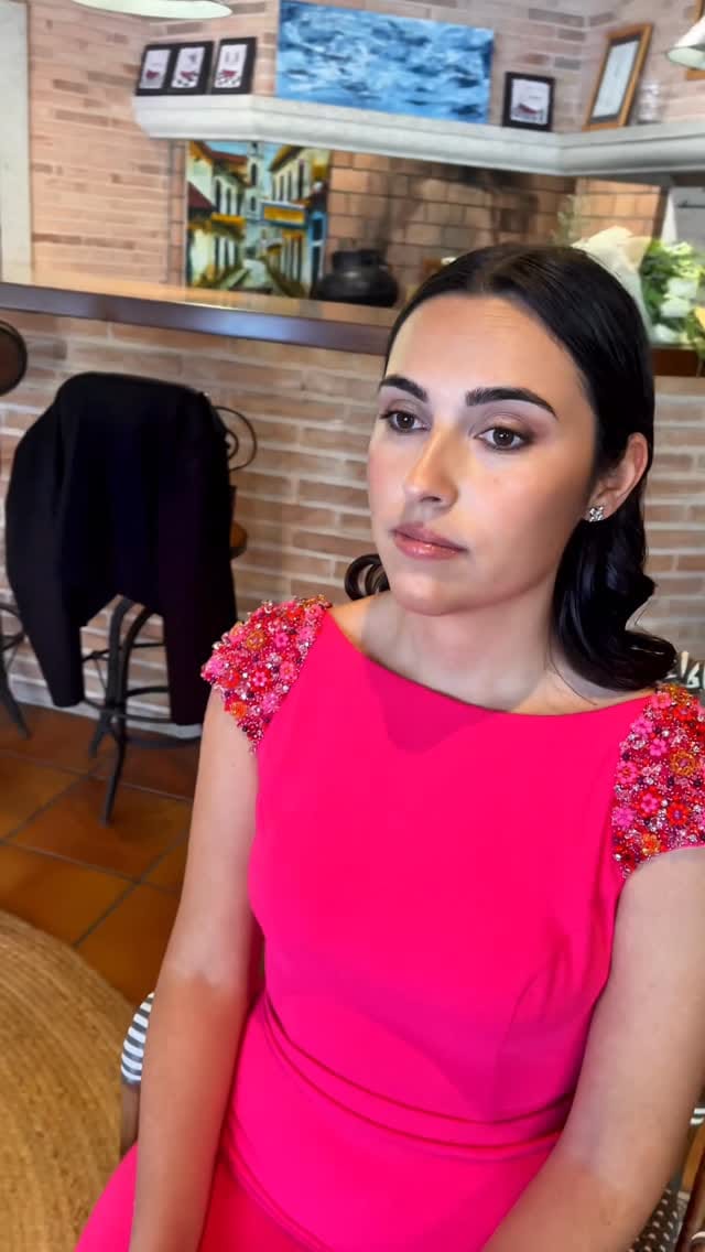 Post 4 by Silvana Valenzuela - Makeup Artist & Hairstylist on Instagram (video)