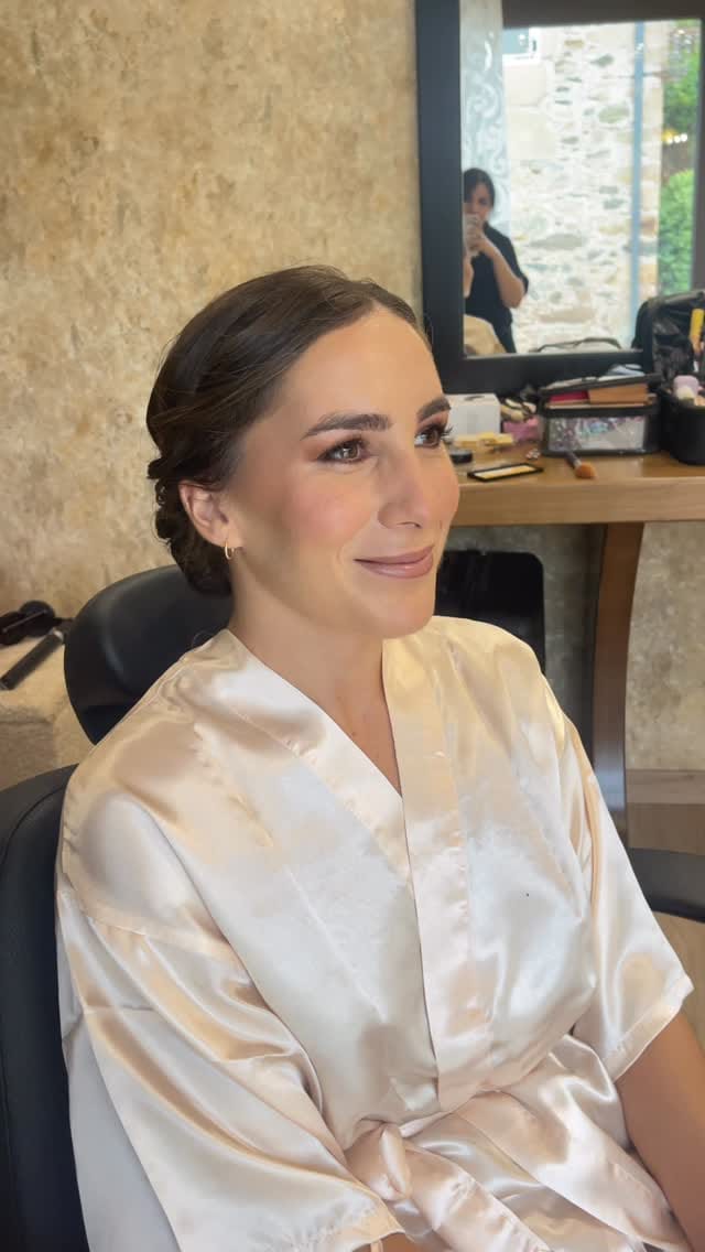 Post 5 by Silvana Valenzuela - Makeup Artist & Hairstylist on Instagram (video)