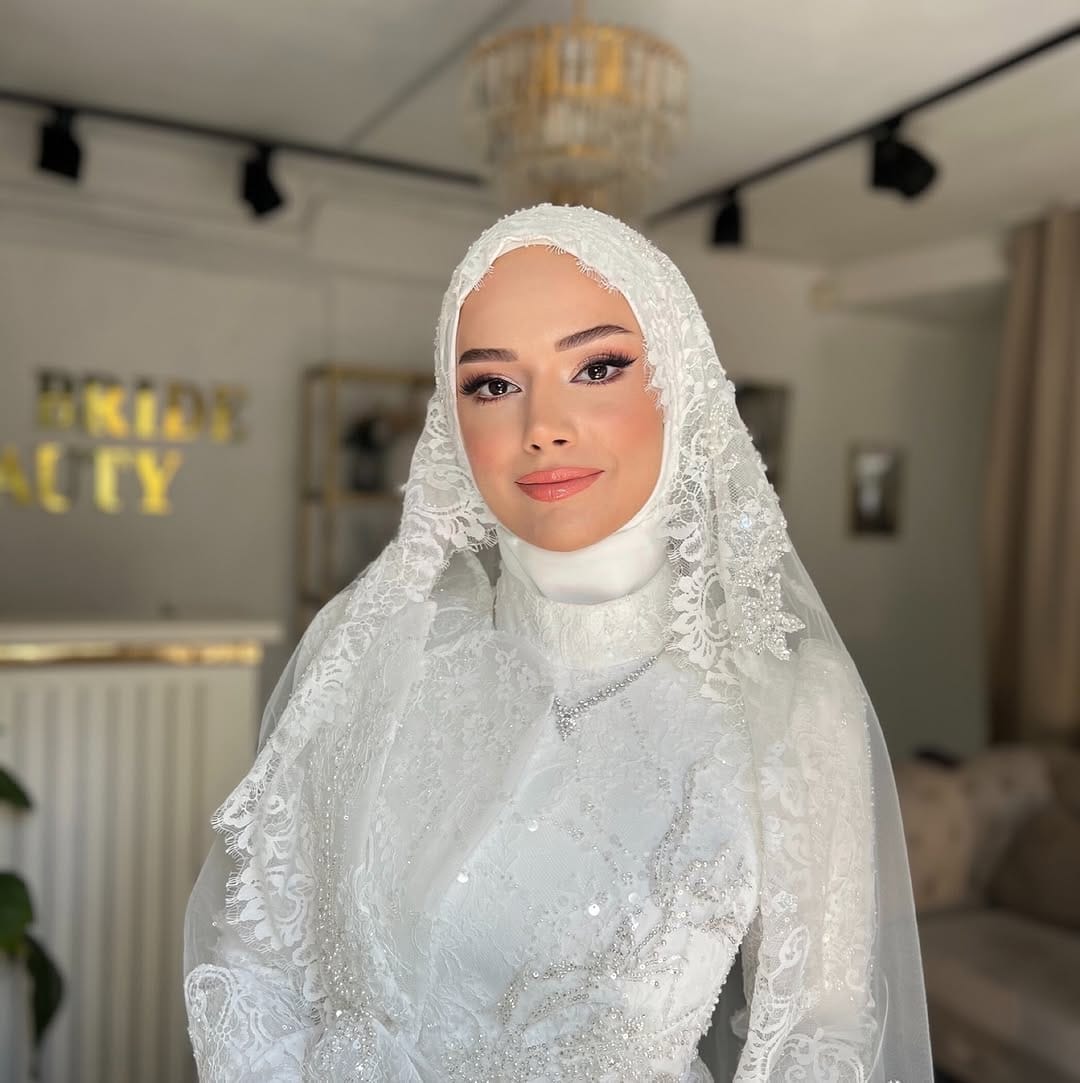 Post 8 by @forbridebeauty on Instagram (carousel)