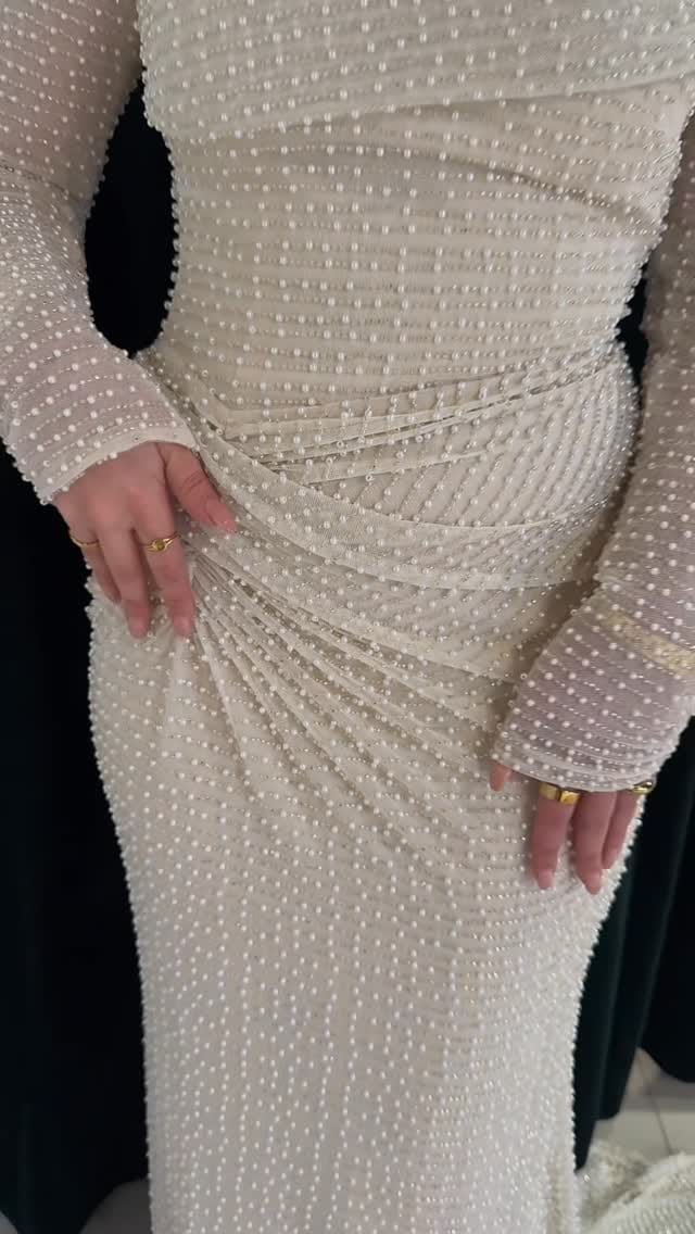 Post 4 by Ava Dress/ Beauty on Instagram (video)