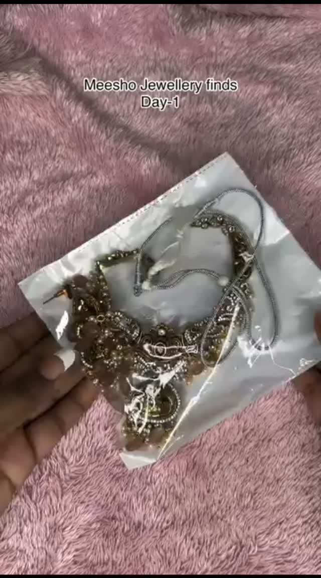 Post 5 by Nani's fashion on Instagram (video)