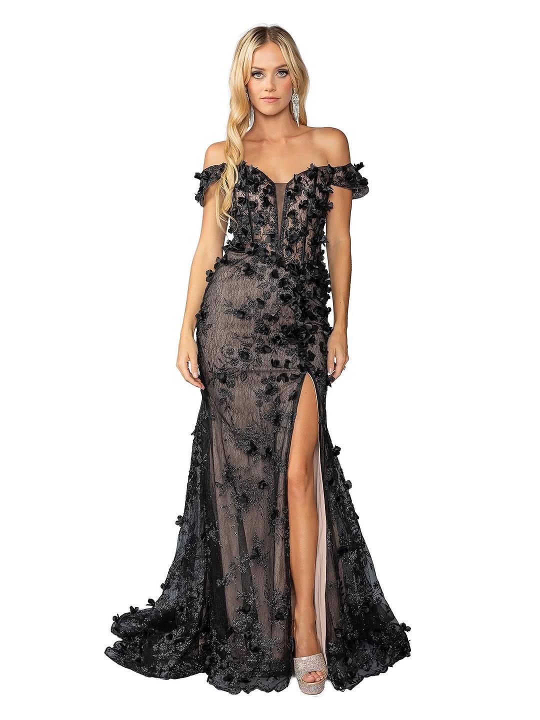 Post 6 by Divine renta de Vestidos on Instagram (carousel)