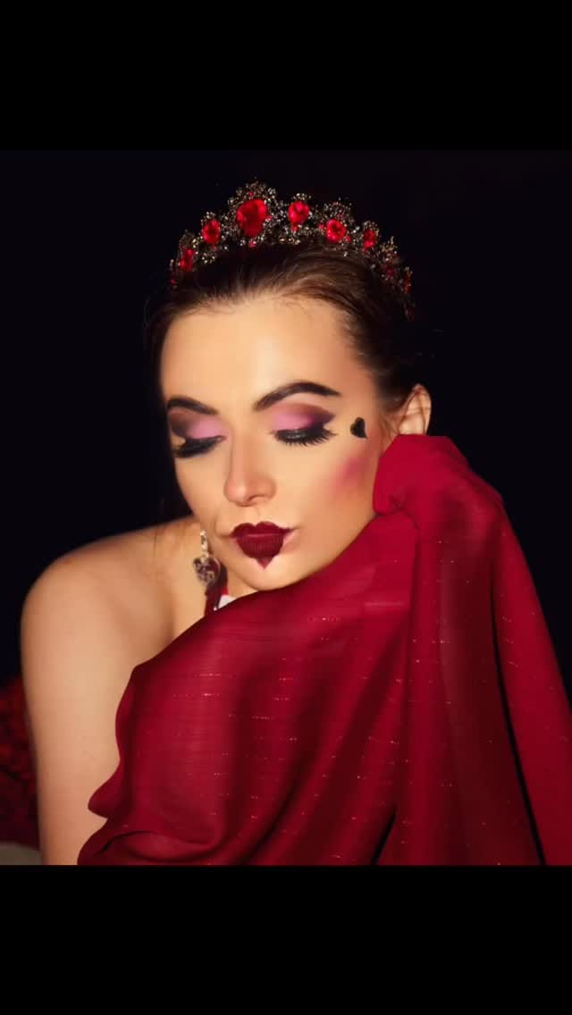Post 4 by Faryalsmakeup on Instagram (video)