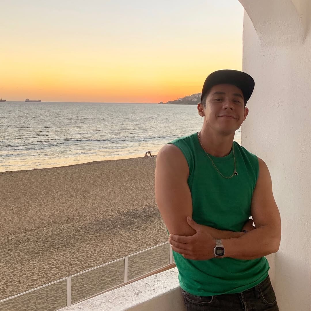 Post 2 by Abraham Rosas on Instagram (image)