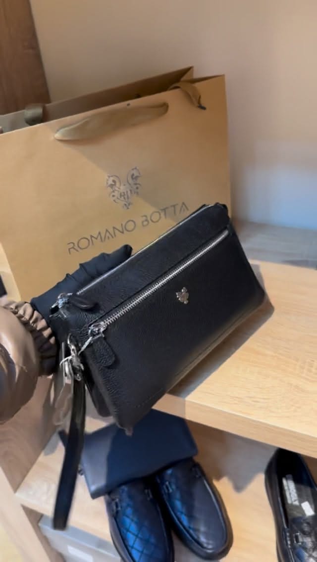 Post 2 by 𝐄𝐌𝐈𝐍𝐎𝐆𝐋𝐘 on Instagram (video)