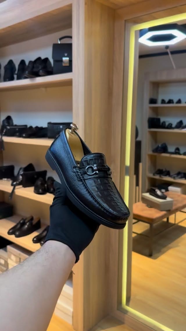 Post 3 by 𝐄𝐌𝐈𝐍𝐎𝐆𝐋𝐘 on Instagram (video)