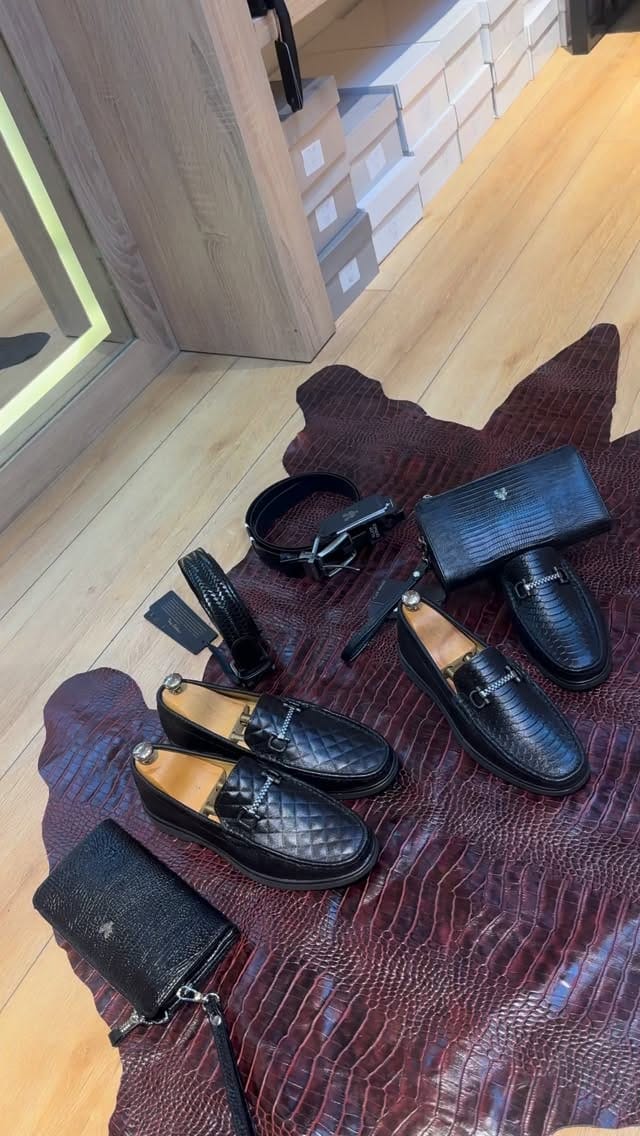 Post 5 by 𝐄𝐌𝐈𝐍𝐎𝐆𝐋𝐘 on Instagram (video)