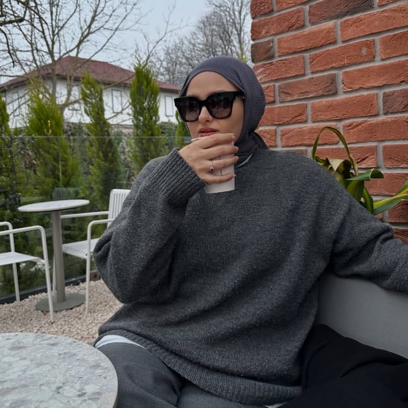 Post 2 by Gülsüm Özyıldız on Instagram (image)