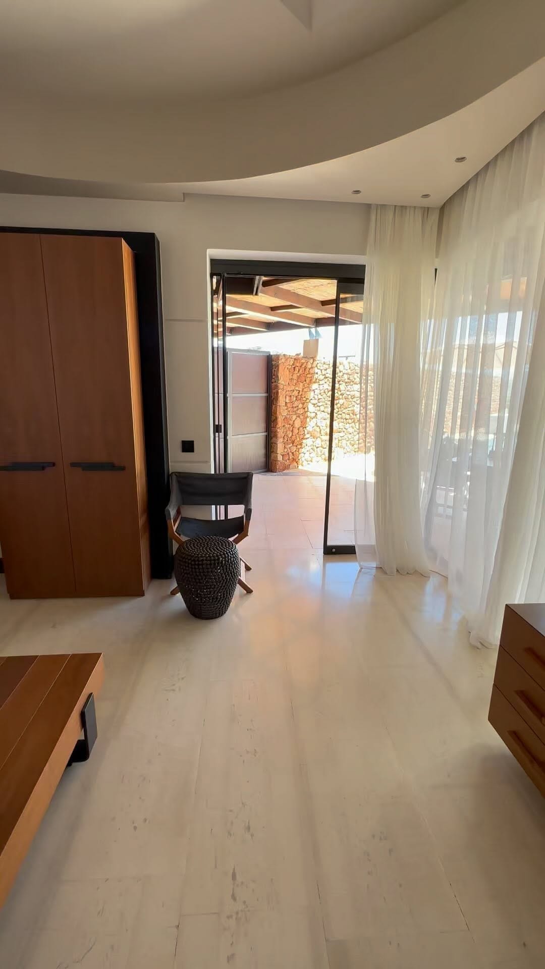 Post 6 by Photo Thomas on Instagram (video)