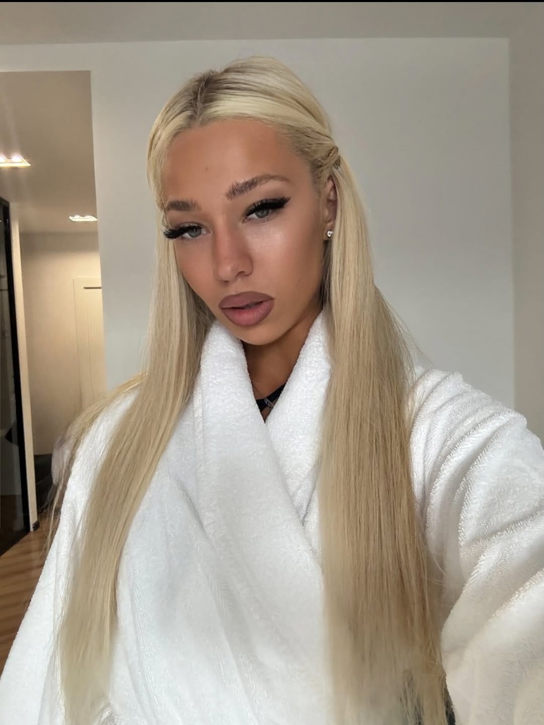 Post 1 by 𝒜𝓃𝒶𝓈𝓉𝒶𝓈𝒾𝓎𝒶💋 on Instagram (carousel)