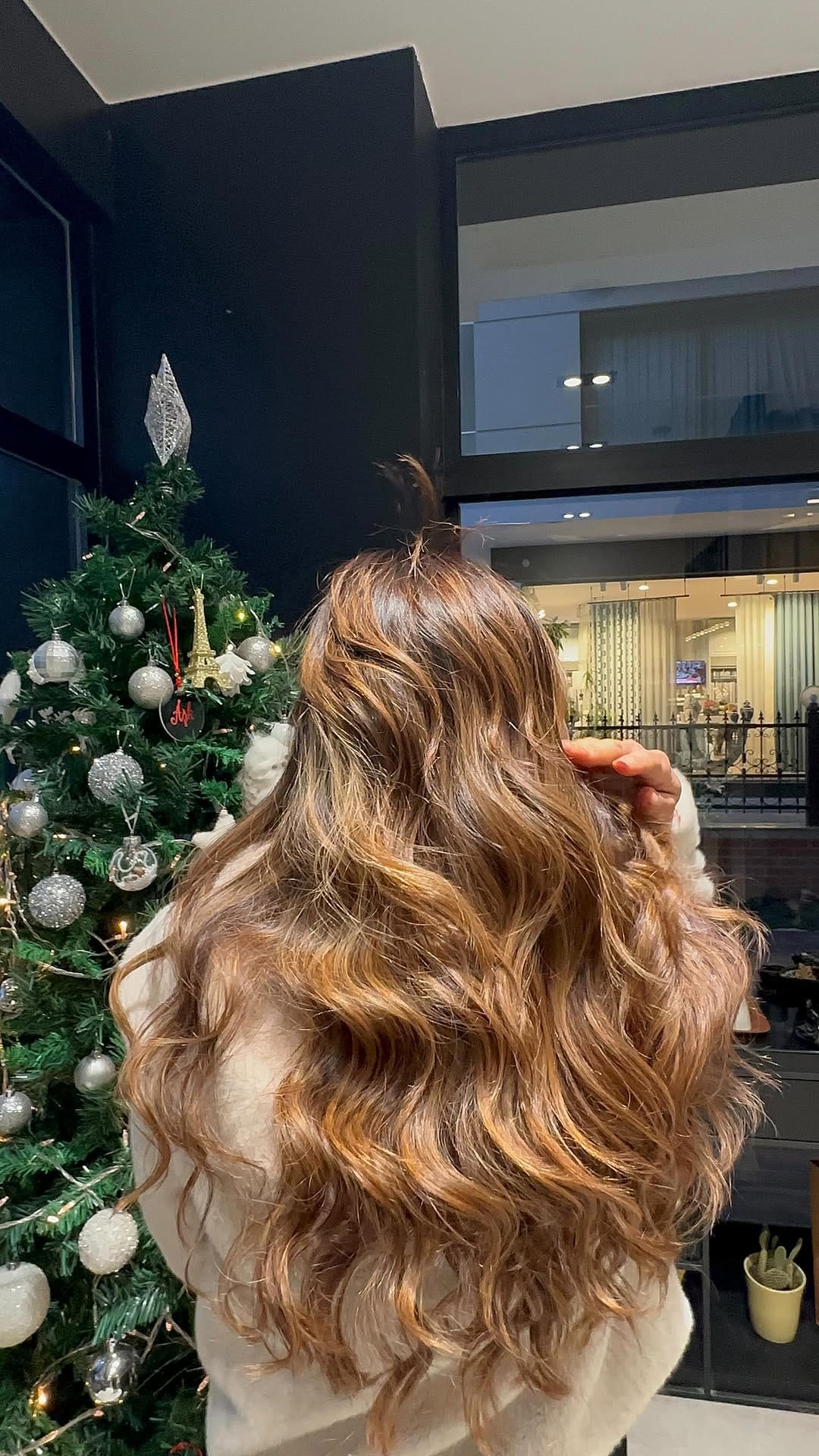 Post 2 by Nebahat Cenan Saç Tasarım Uzmanı on Instagram (video)