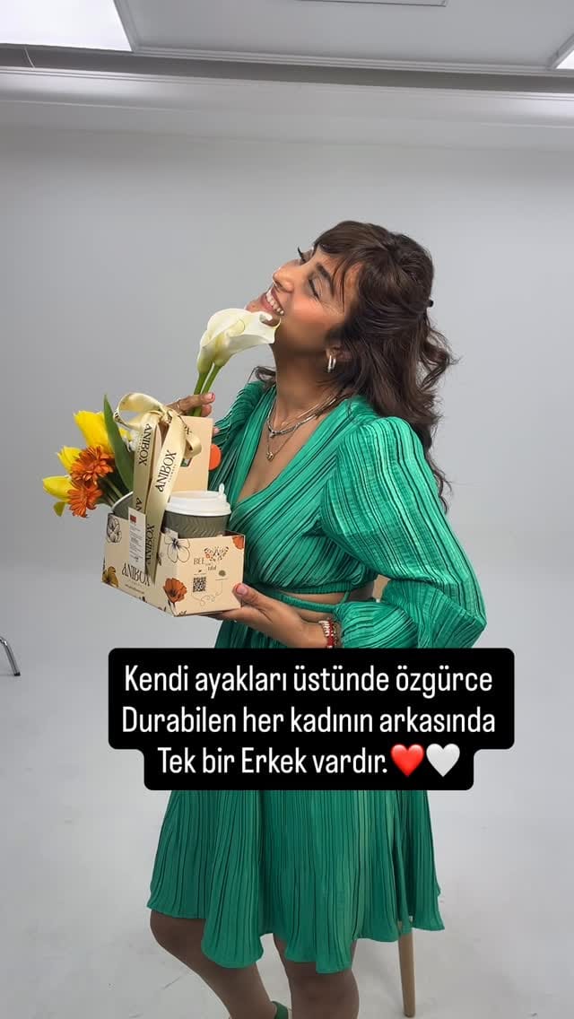 Post 2 by BURCIN KOLTAN || Wedding & Event Accessories on Instagram (video)