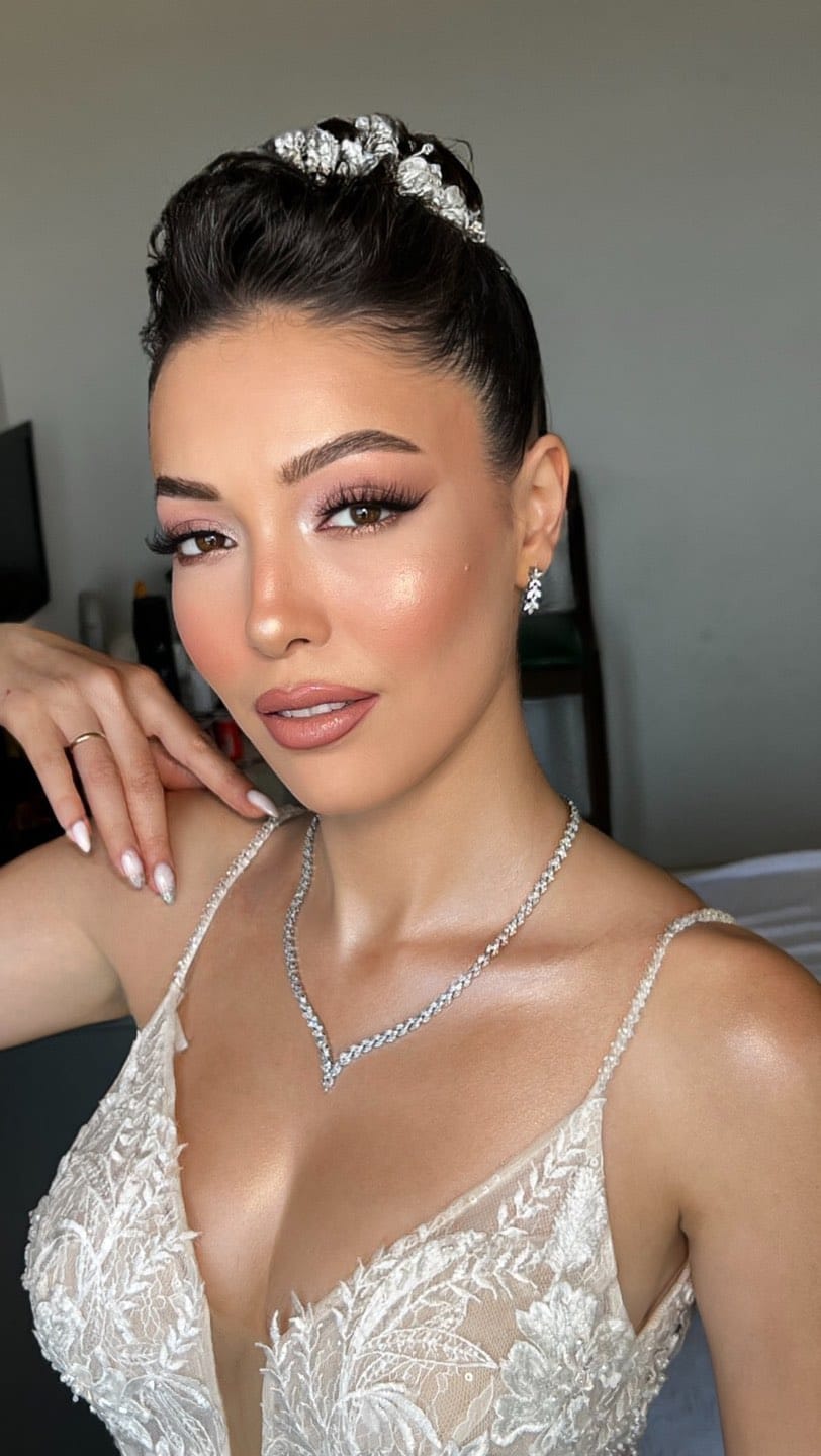 Post 8 by 𝗕𝗨𝗥𝗔𝗞 𝗕𝗔𝗬𝗥𝗔𝗞𝗧𝗔𝗥 | MAKEUP ARTİST on Instagram (video)