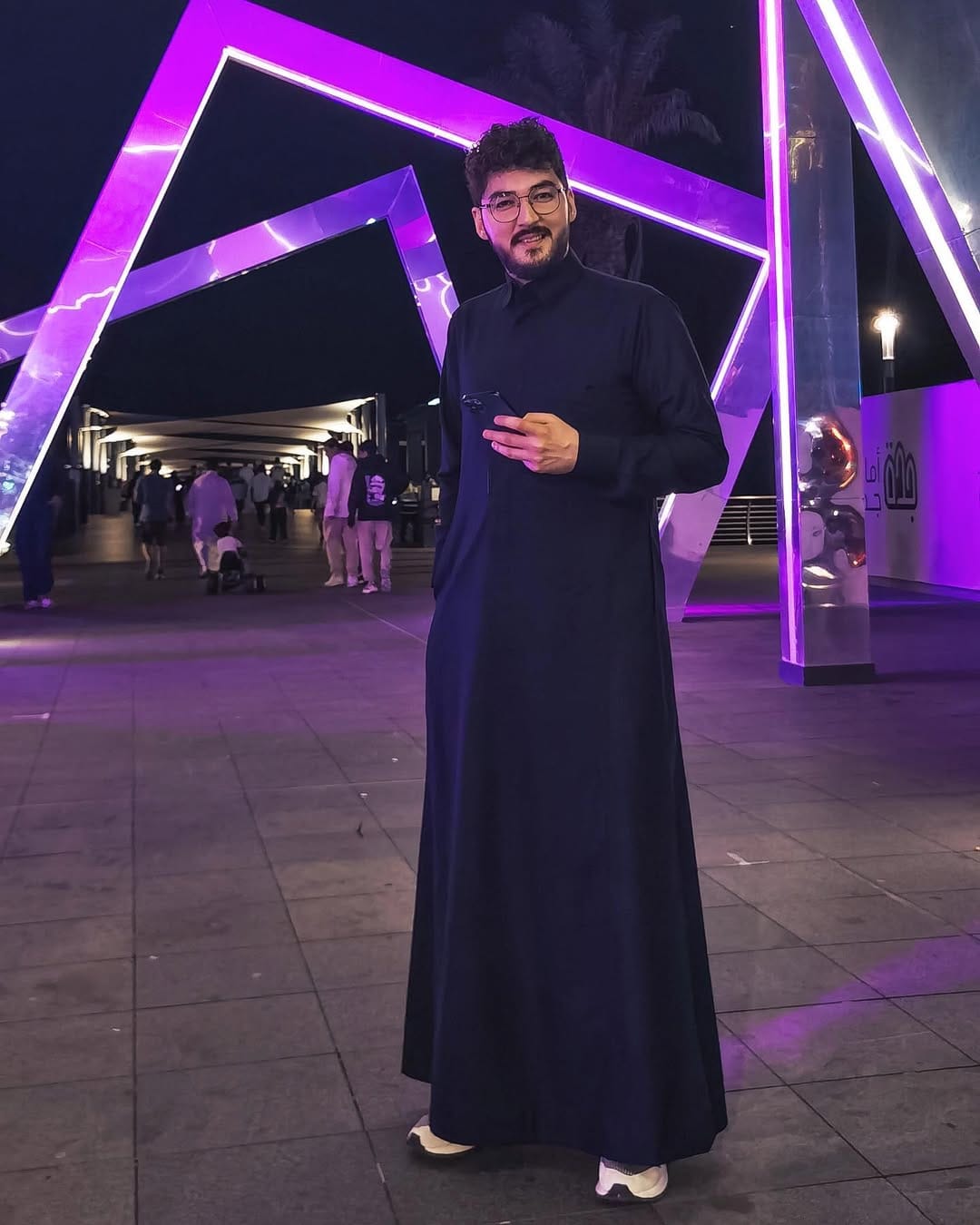 Post 6 by Aziz Han on Instagram (image)
