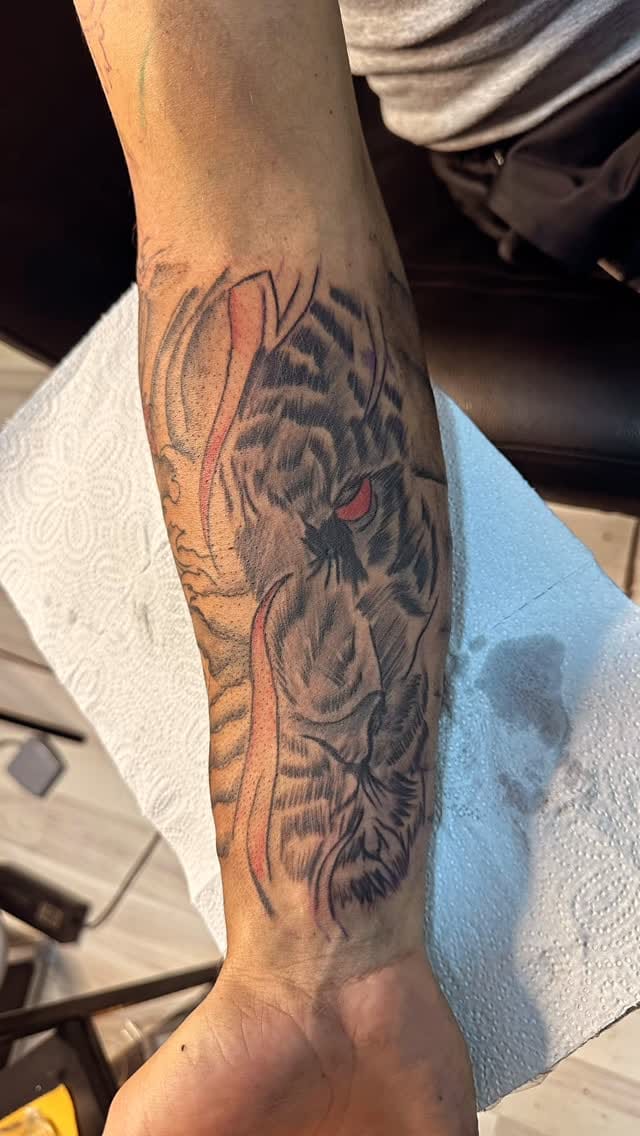 Post 9 by By Emre Tattoo | Sultanbeyli Dövme Silme on Instagram (video)