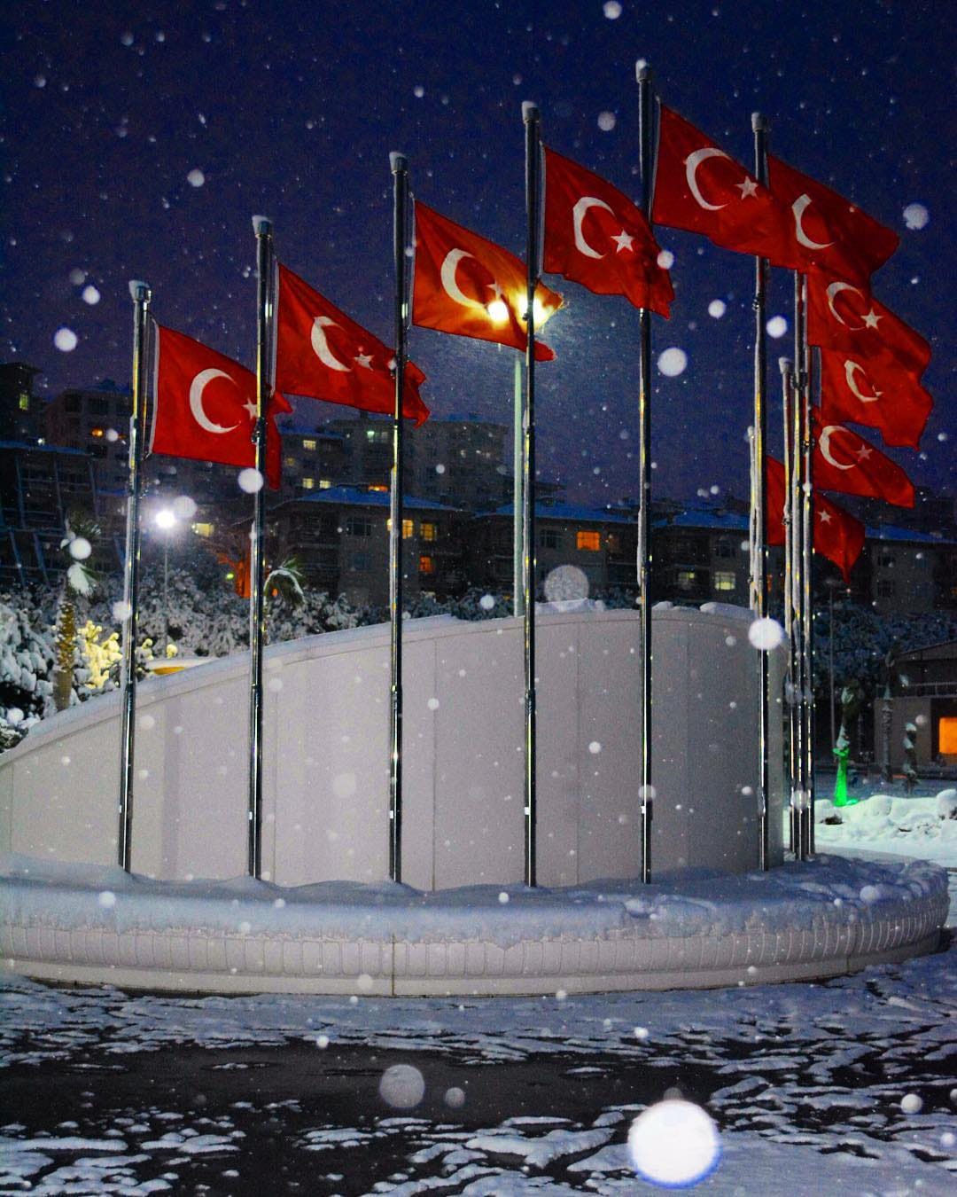 Post 10 by M.Mutlu on Instagram (image)