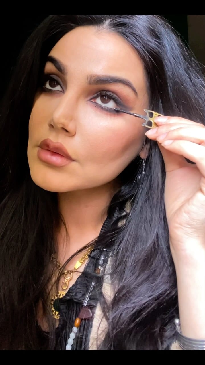Post 1 by Makeup tutorial on Instagram (video)