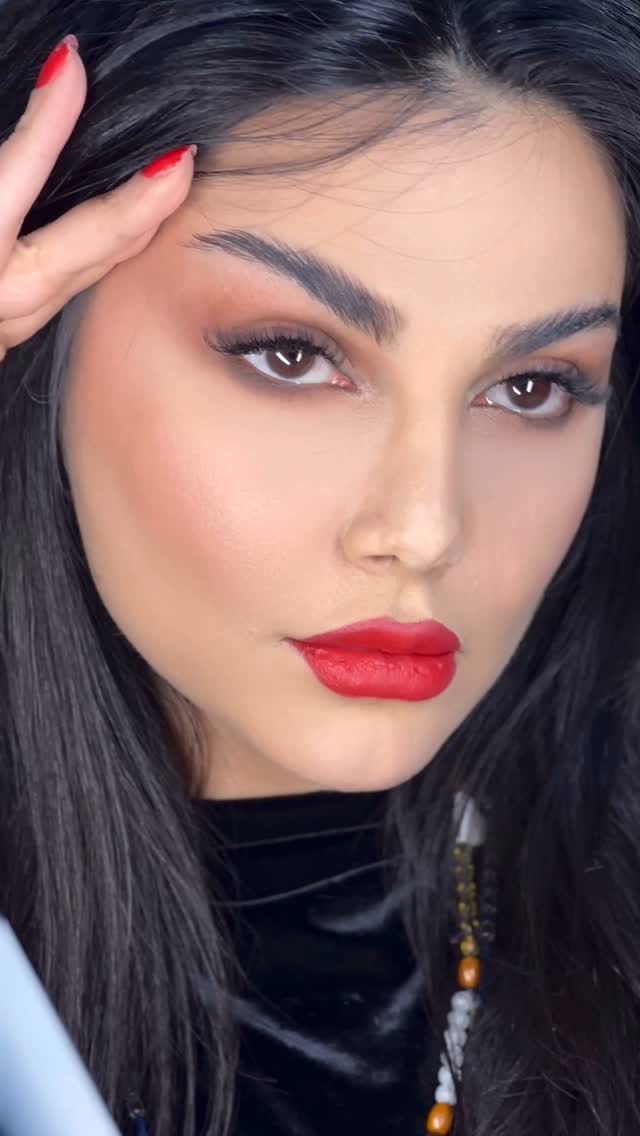 Post 2 by Makeup tutorial on Instagram (video)