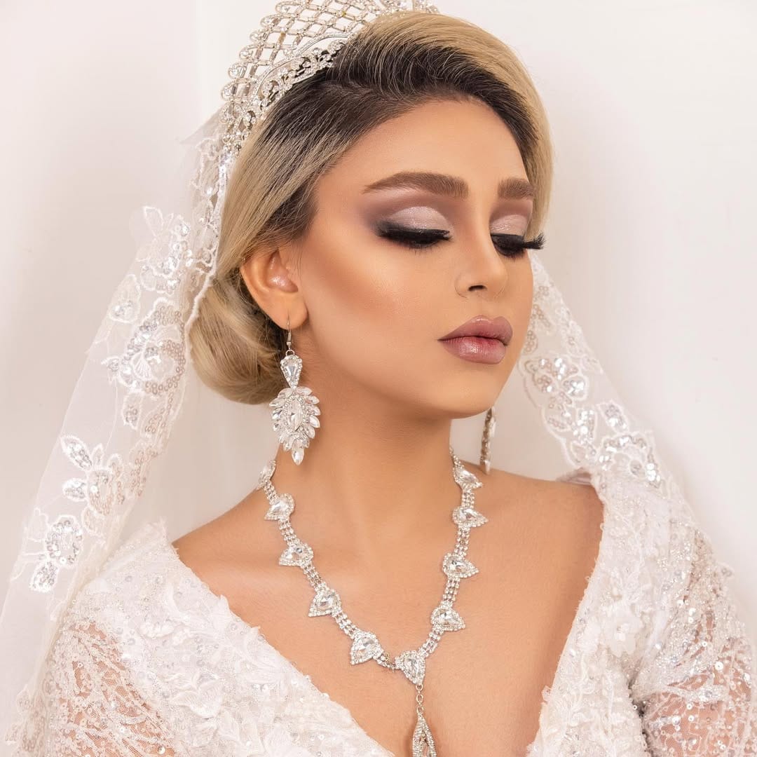 Post 3 by Makeup tutorial on Instagram (image)